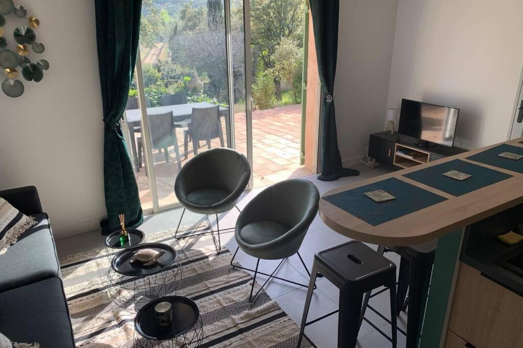 Charmant Appartement T2 Au Coeur Des Vignes Cogolin Exterior foto