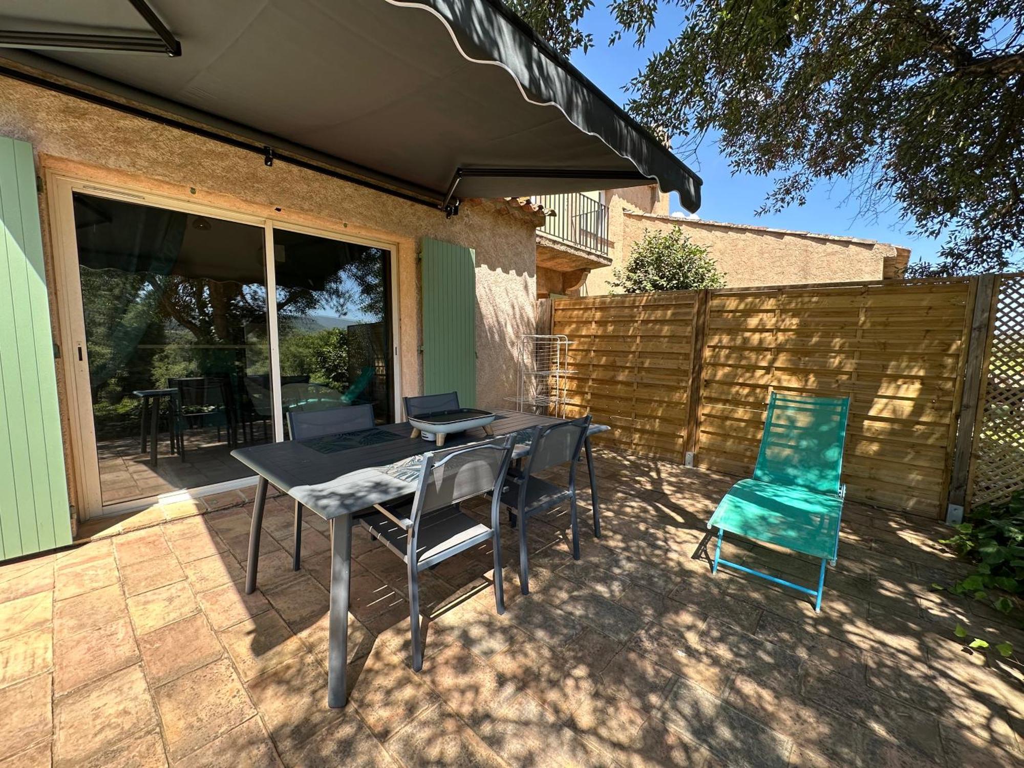 Charmant Appartement T2 Au Coeur Des Vignes Cogolin Exterior foto