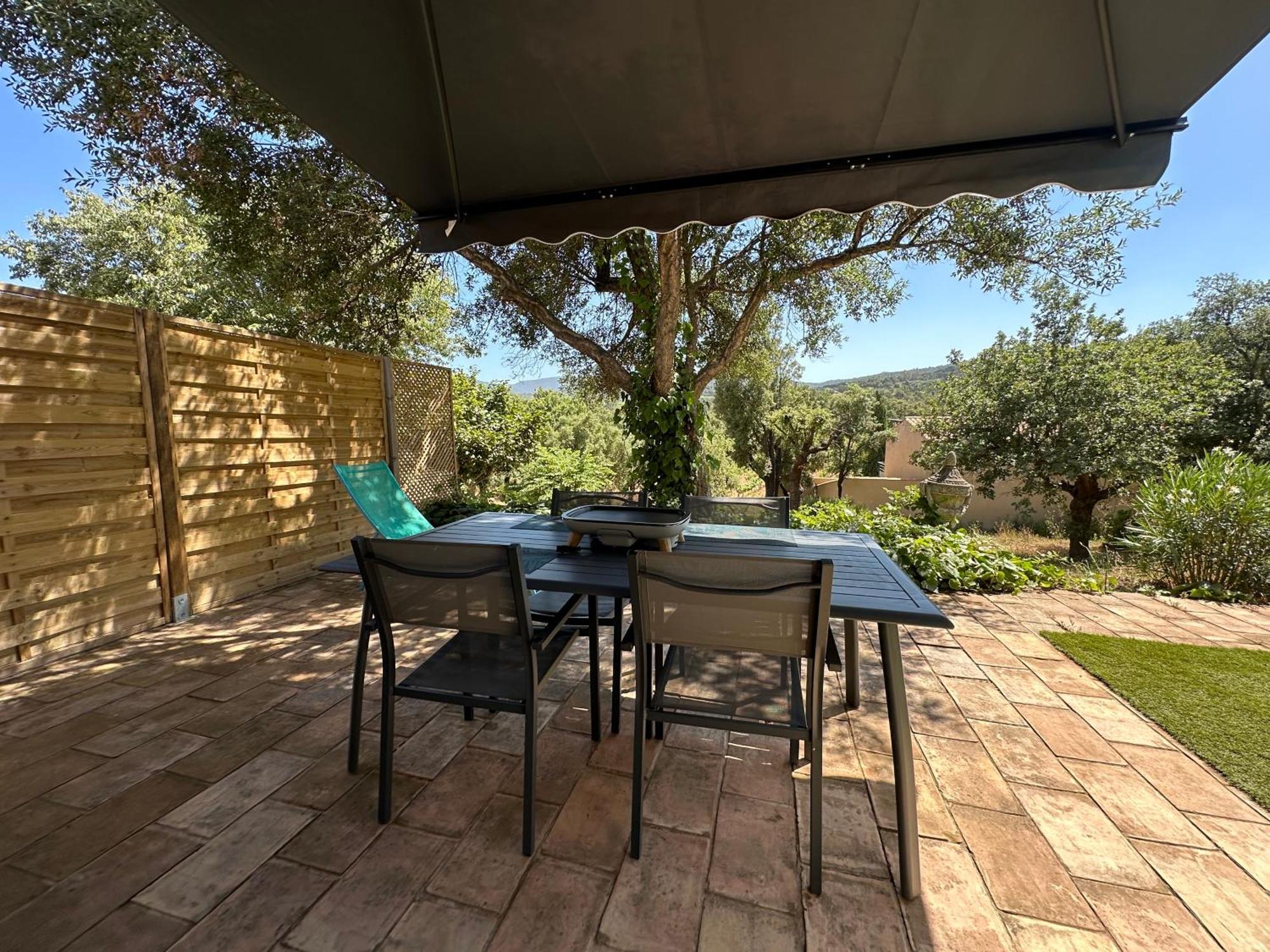 Charmant Appartement T2 Au Coeur Des Vignes Cogolin Exterior foto